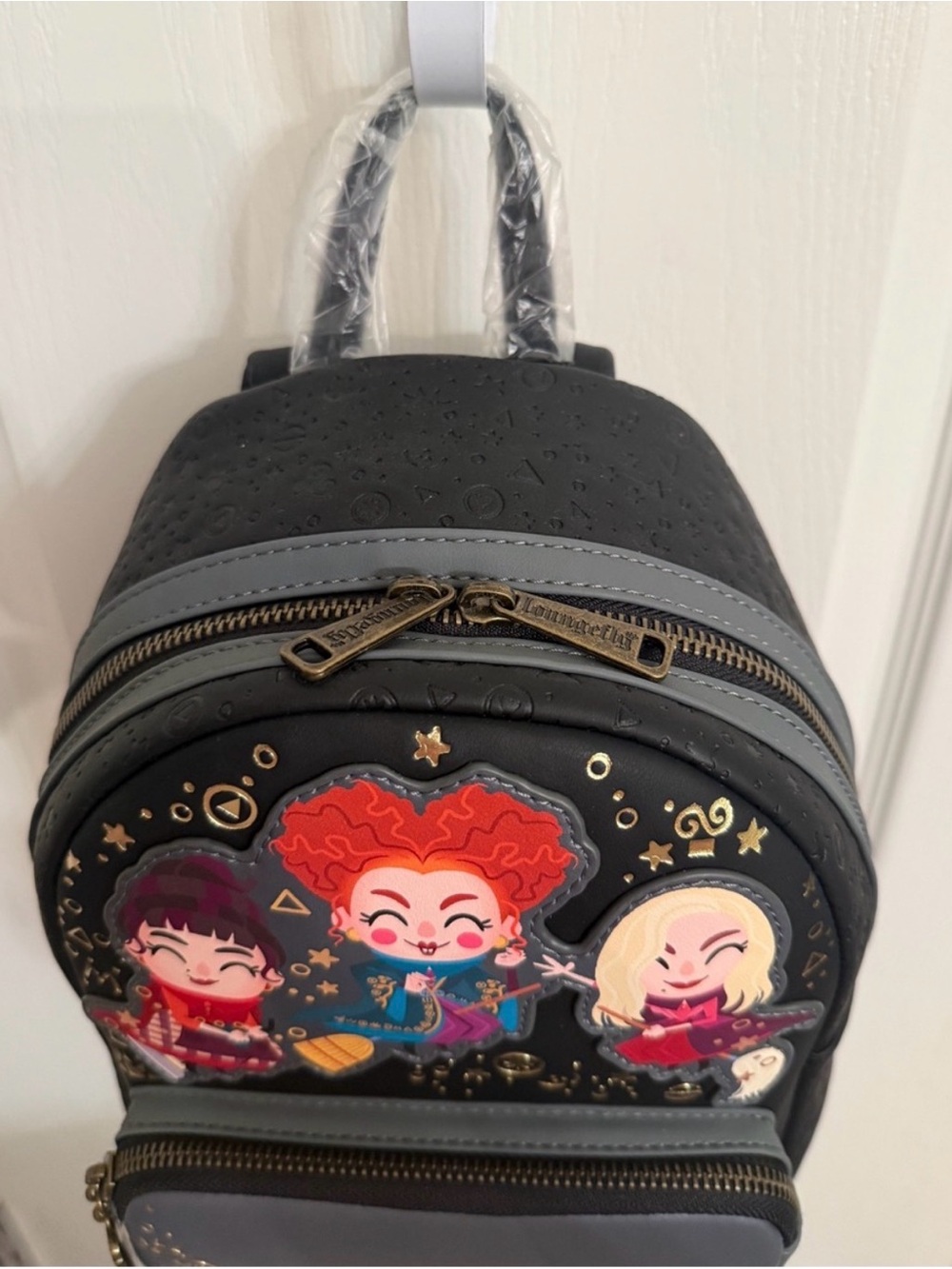Loungefly Hocus Pocus Chibi Mini Backpack - Picture 4 of 7